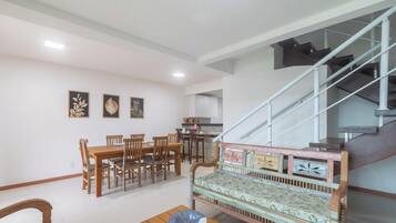 Eenvoudig appartement | Dineren