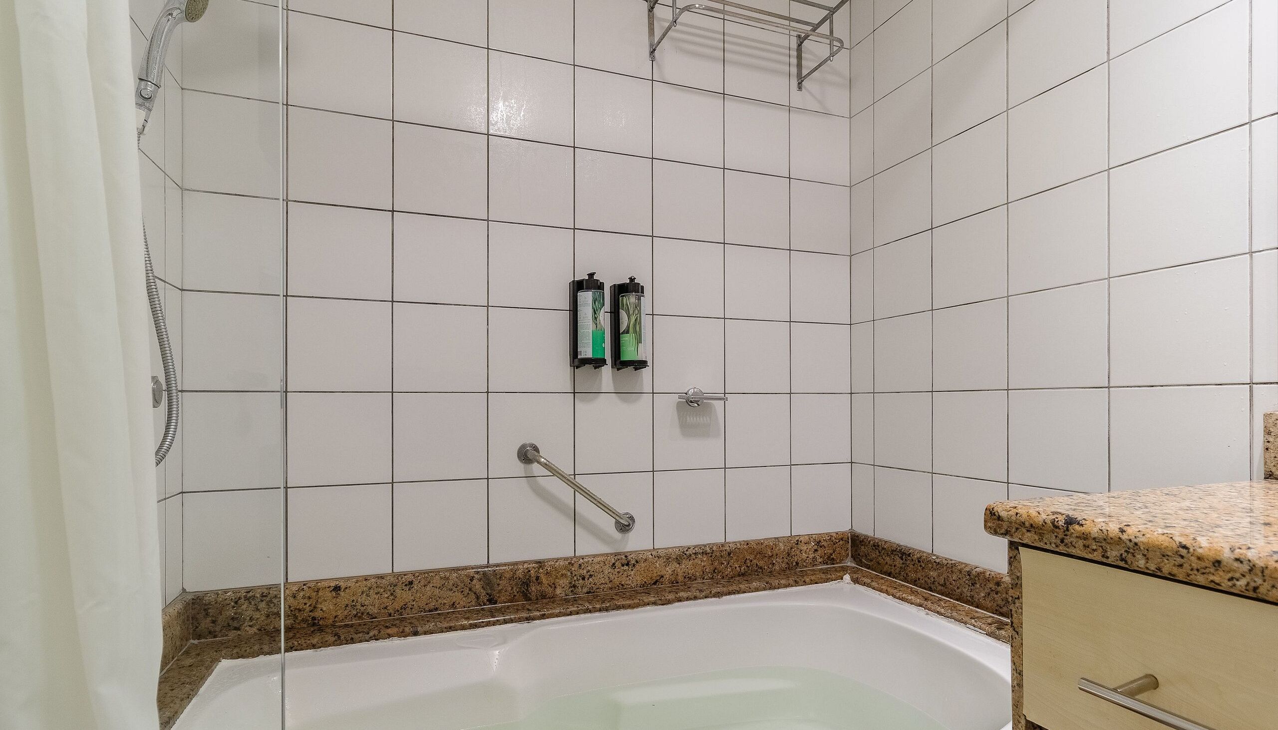 Leilighet – basic | Bad | Separat badekar og dusj