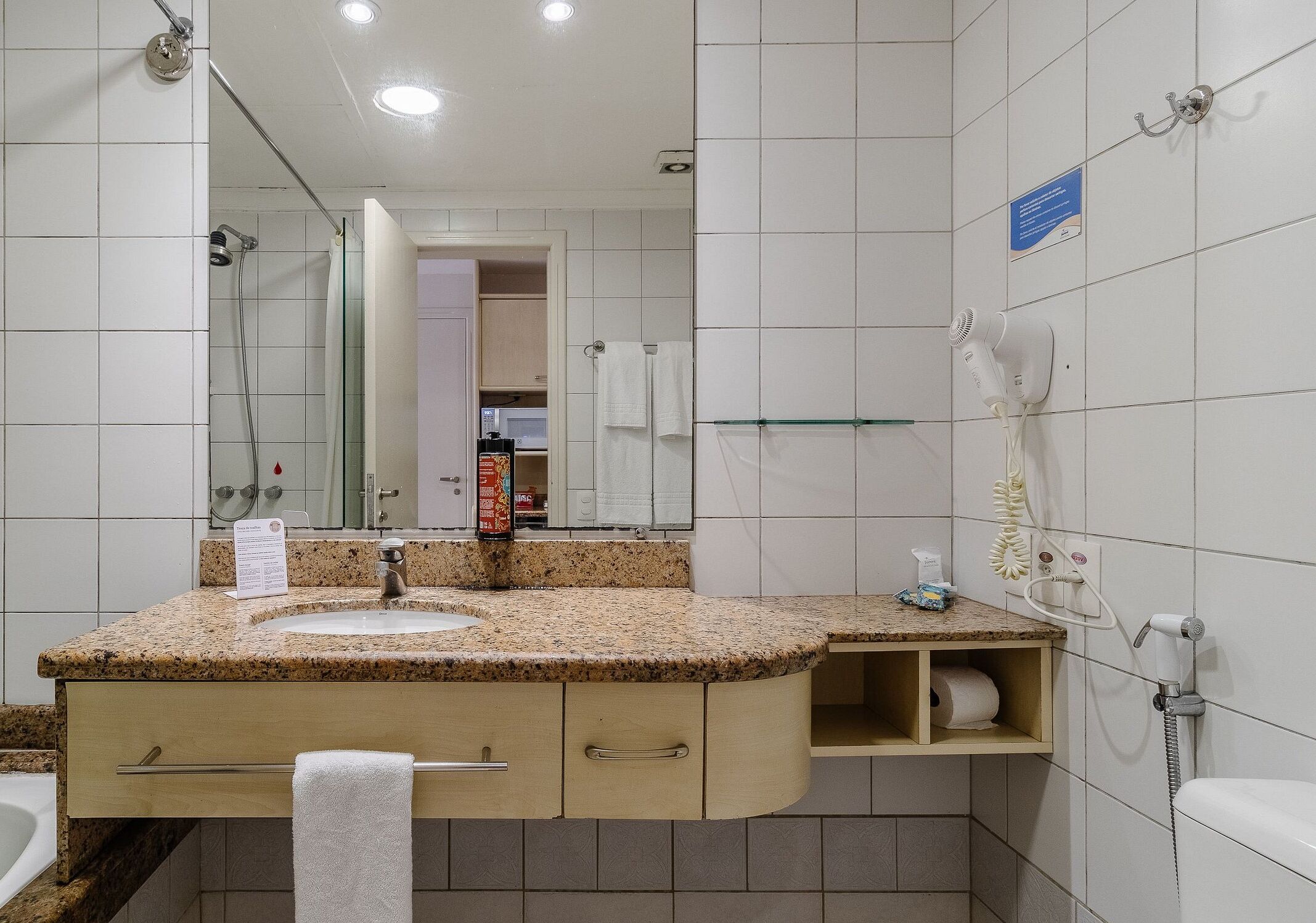 Basic Apartment | Bathroom | Separate bathtub and shower