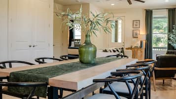 Luxury House, 5 Bedrooms, Mountain View | Tempat makan
