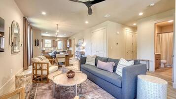 Luxury House, 5 Bedrooms, Mountain View | Living area