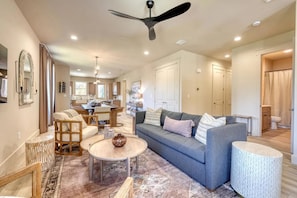 Living area - The Retreats at Tiger Mountain (Tiger)