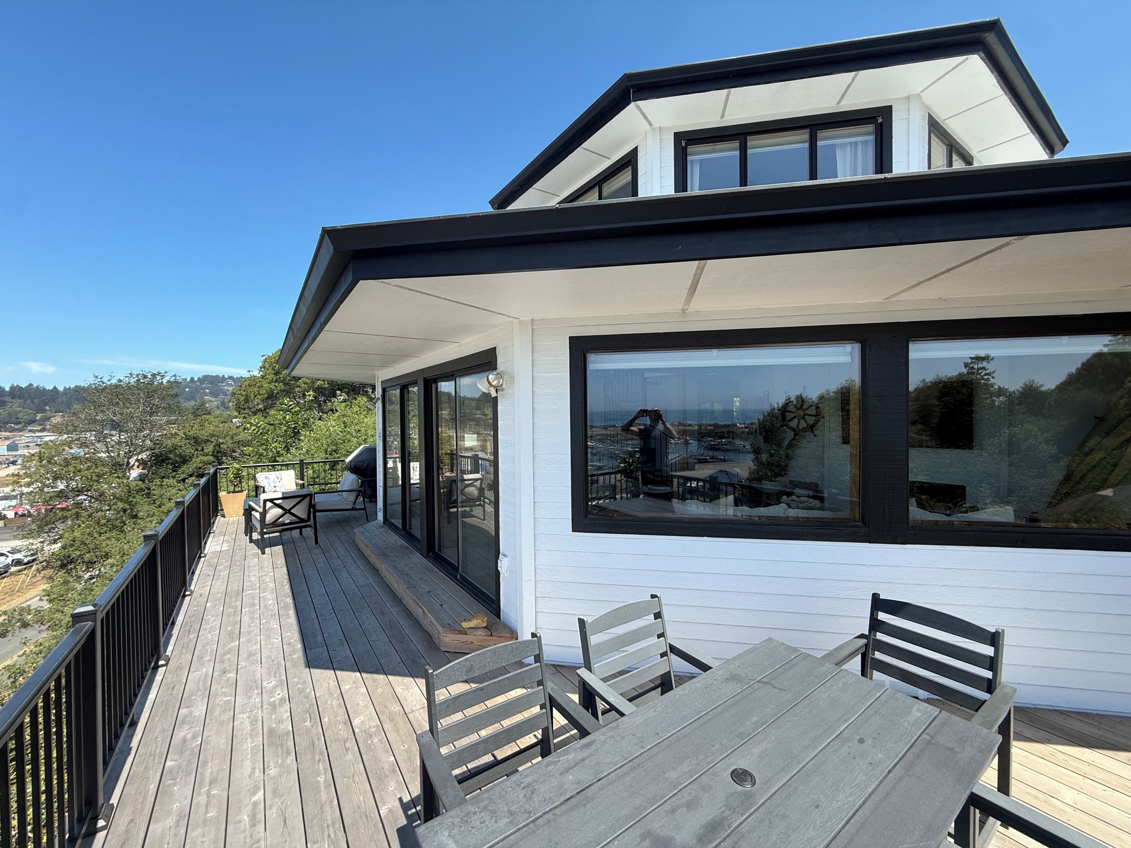 Casa superluxo, vista para a marina | Opções para refeição ao ar livre