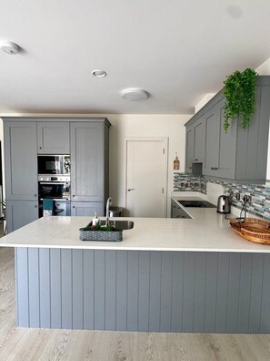 Private kitchen - 4 Bed modern house in Gresytone (Greystones)