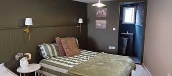 Cosy brand new open plan modern pet friendly cabin located in a quiet location.