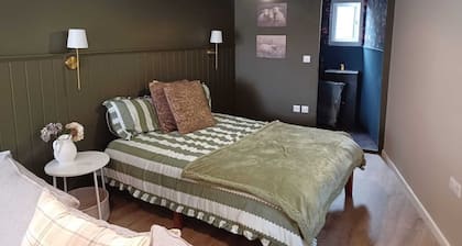 Cosy brand new open plan modern pet friendly cabin located in a quiet location.