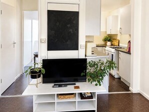 Unclassified image, 5 of 18, button - Stylish & Spacious 1BR flat- Central-Free Parking (London)