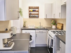 Unclassified image, 2 of 18, button - Stylish & Spacious 1BR flat- Central-Free Parking (London)