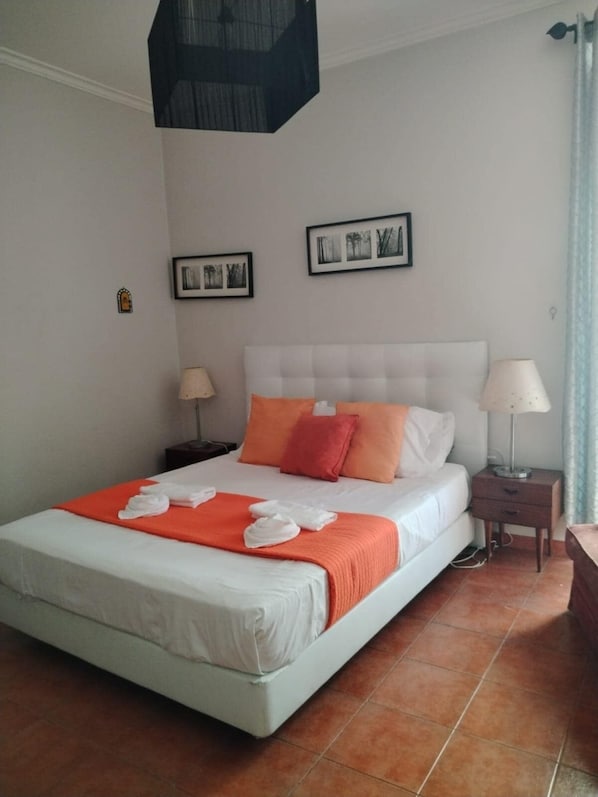 Iron/ironing board, free WiFi, bed sheets - Vrbo Property (Lisboa)
