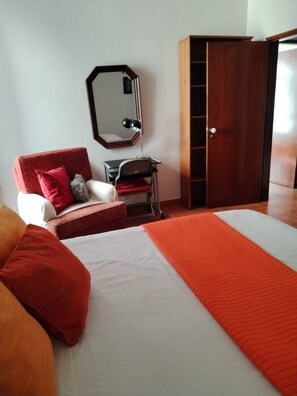 Iron/ironing board, free WiFi, bed sheets - Vrbo Property (Lisboa)
