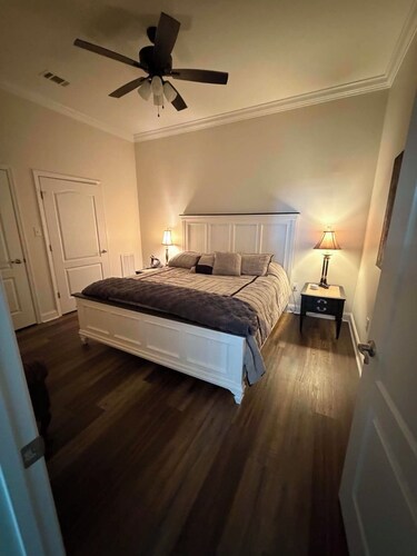 Cozy 1-bedroom apartment in serene, Historic Downtown Tifton with AC