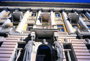 A classical building facade with Corinthian columns, statues, and a central entrance. - Svoboda Ensana Health Spa Hotel (Marianske Lazne)