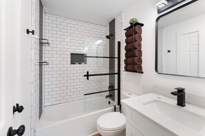 Bathroom - Cozy 2BR Near NRG & Downtown Houston (Houston)