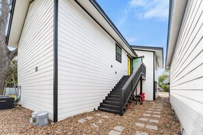 Exterior - Cozy 2BR Near NRG & Downtown Houston (Houston)