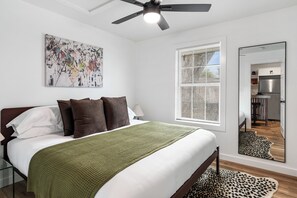 Room - Cozy 2BR Near NRG & Downtown Houston (Houston)