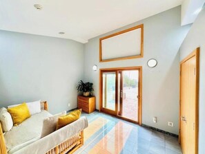Interior - Ocean and Catalina View Oasis (Los Angeles)