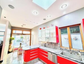 Private kitchen - Ocean and Catalina View Oasis (Los Angeles)