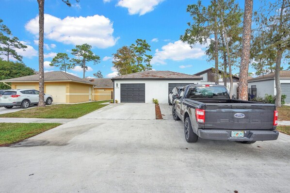 Property grounds - Modern 3BR/2BA Townhome with Pool close to WEF and POLO (Wellington)
