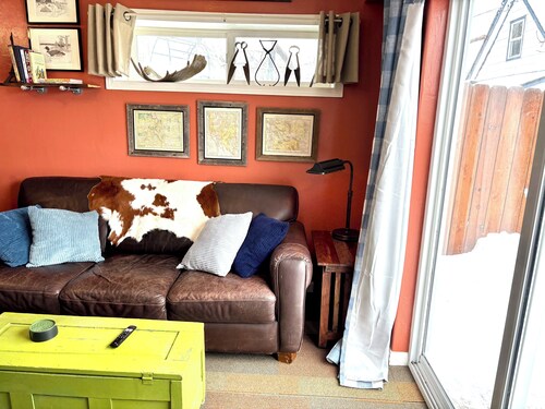 Fabulous 1-bedroom cottage with AC in charming Helena