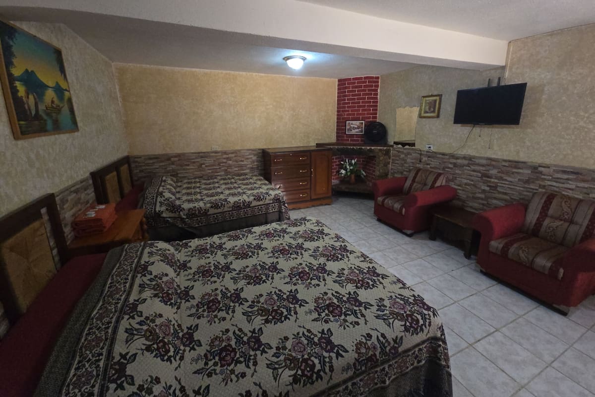 Habitación con 2 camas individuales, 2 camas matrimoniales | Ropa de cama