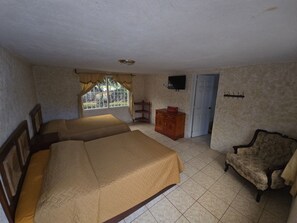 Twin Room, 2 Double Beds - Hotel Paradise Inn (Panajachel)