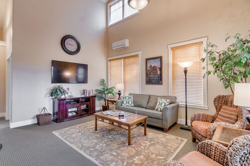 Cottonwood Suite - Pet-Friendly Downtown Sisters Suite, Three Sisters Views