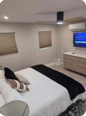 Blackout curtains, iron/ironing board (on request), free WiFi - The Eden (Fort Myers Beach)