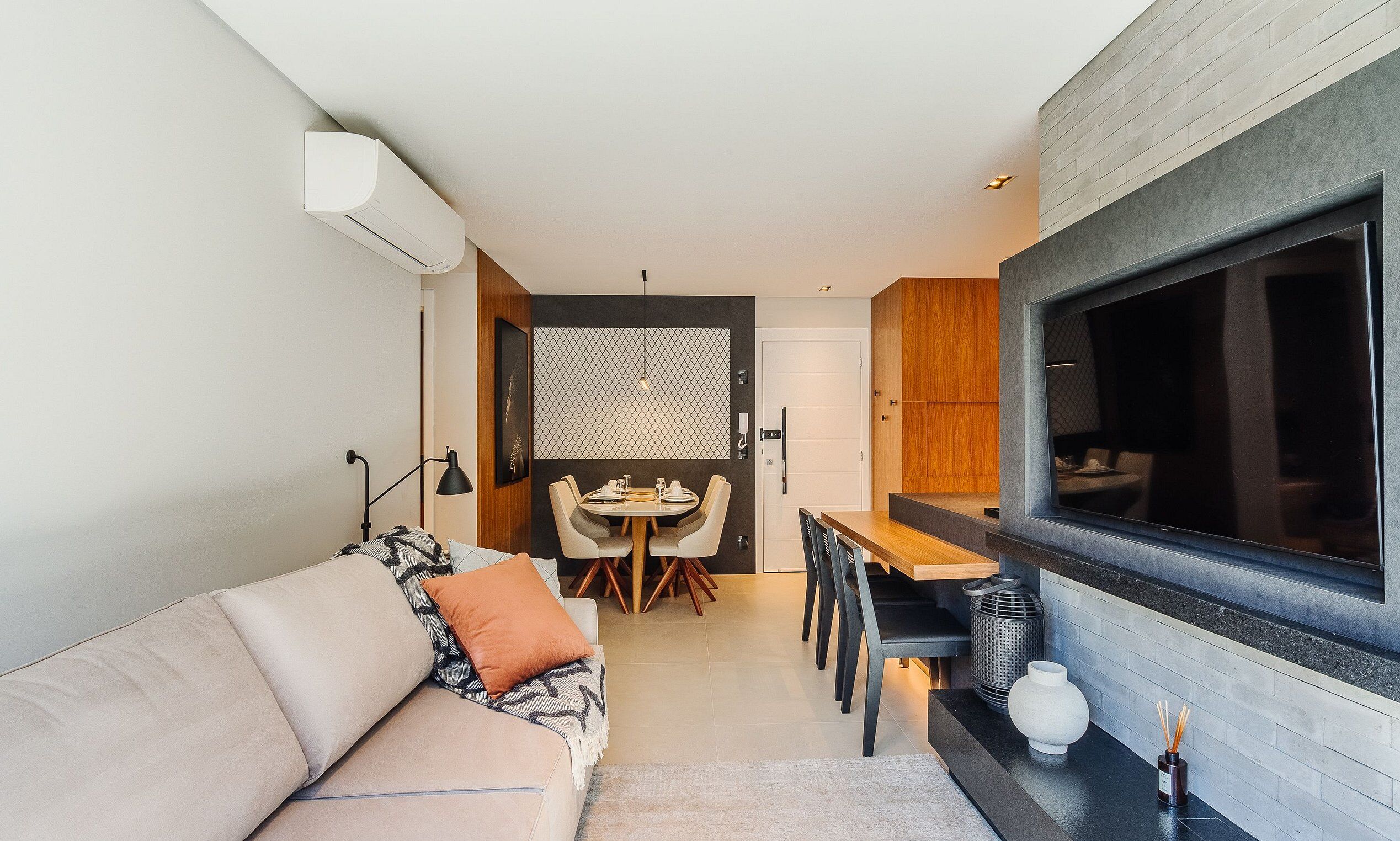 Basic Apartment | Living area