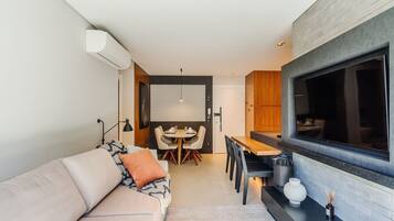 Basic Apartment | Living area