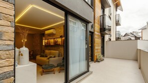 Apartemen Basic | Teras/patio