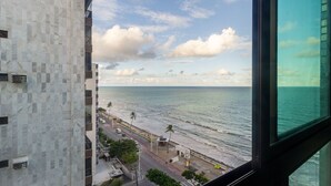 A view of the ocean from a high-rise building with a clear sky and clouds. - Luxury Beachfront Apt in Boa Viagem - Iaa1003 (Recife)