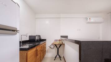 Basic Apartment | Private kitchen