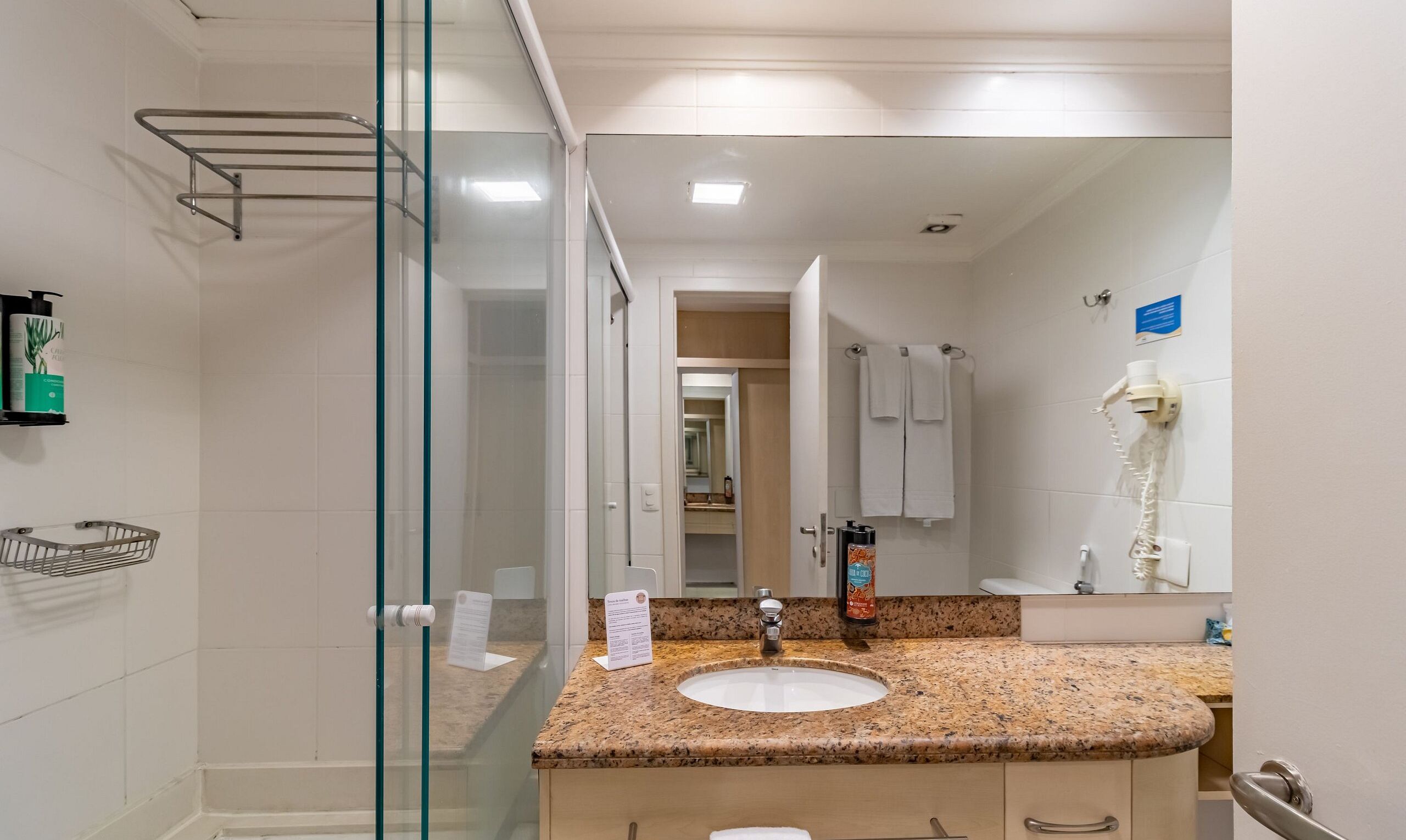 Basic Apartment | Bathroom