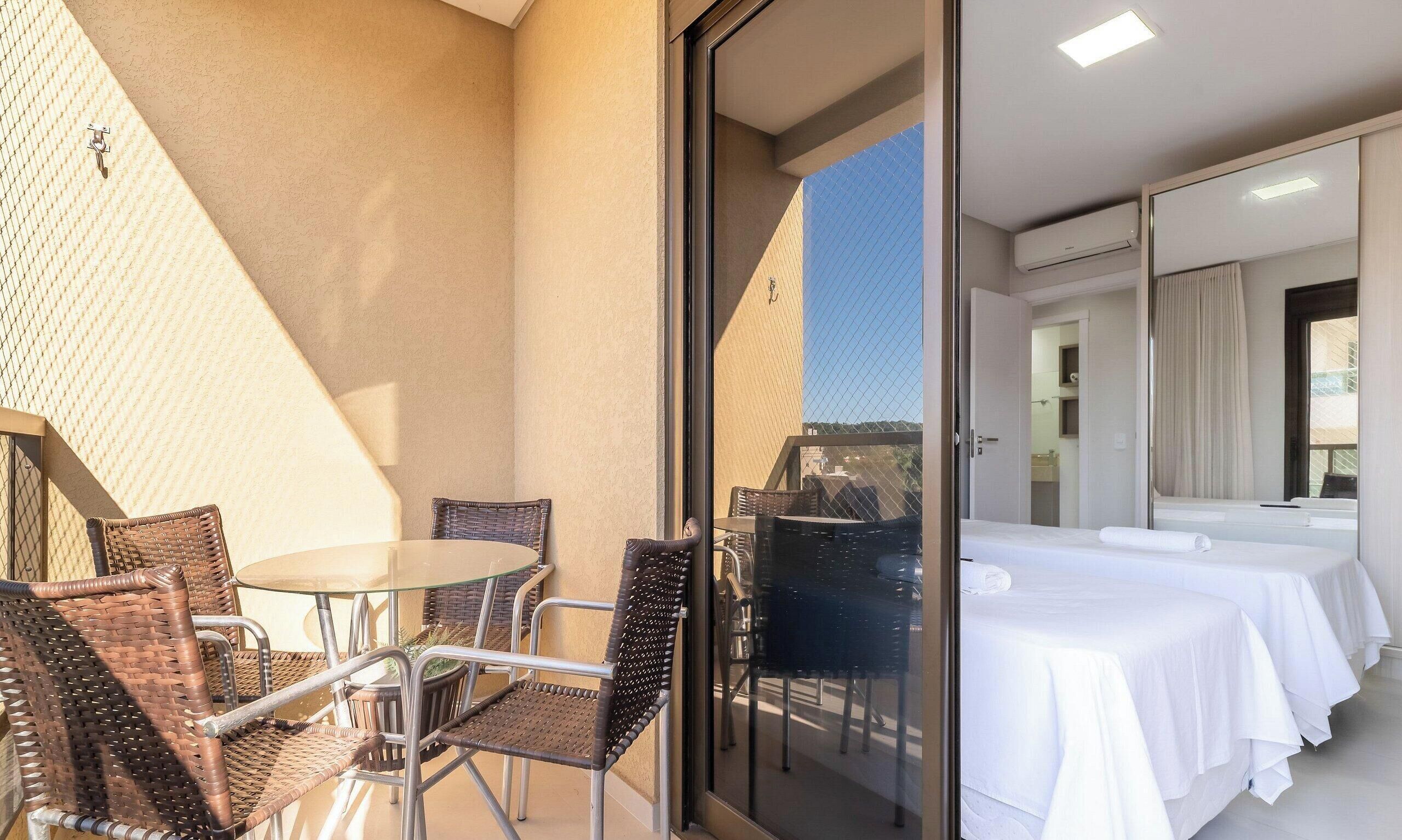 Apartemen Basic | Tempat makan outdoor
