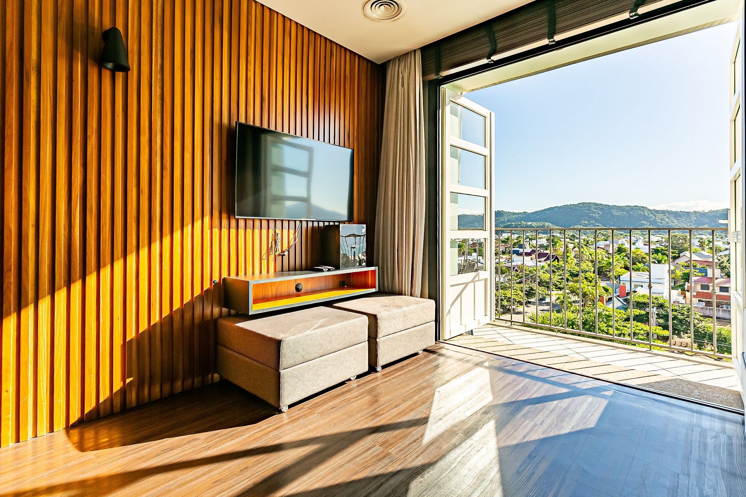 Apartament bàsic | Sala d'estar | Televisor de 40 polzades amb canals digitals 