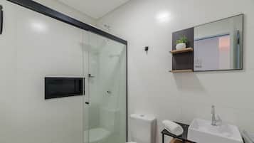 Basic Apartment | Bathroom | Shower