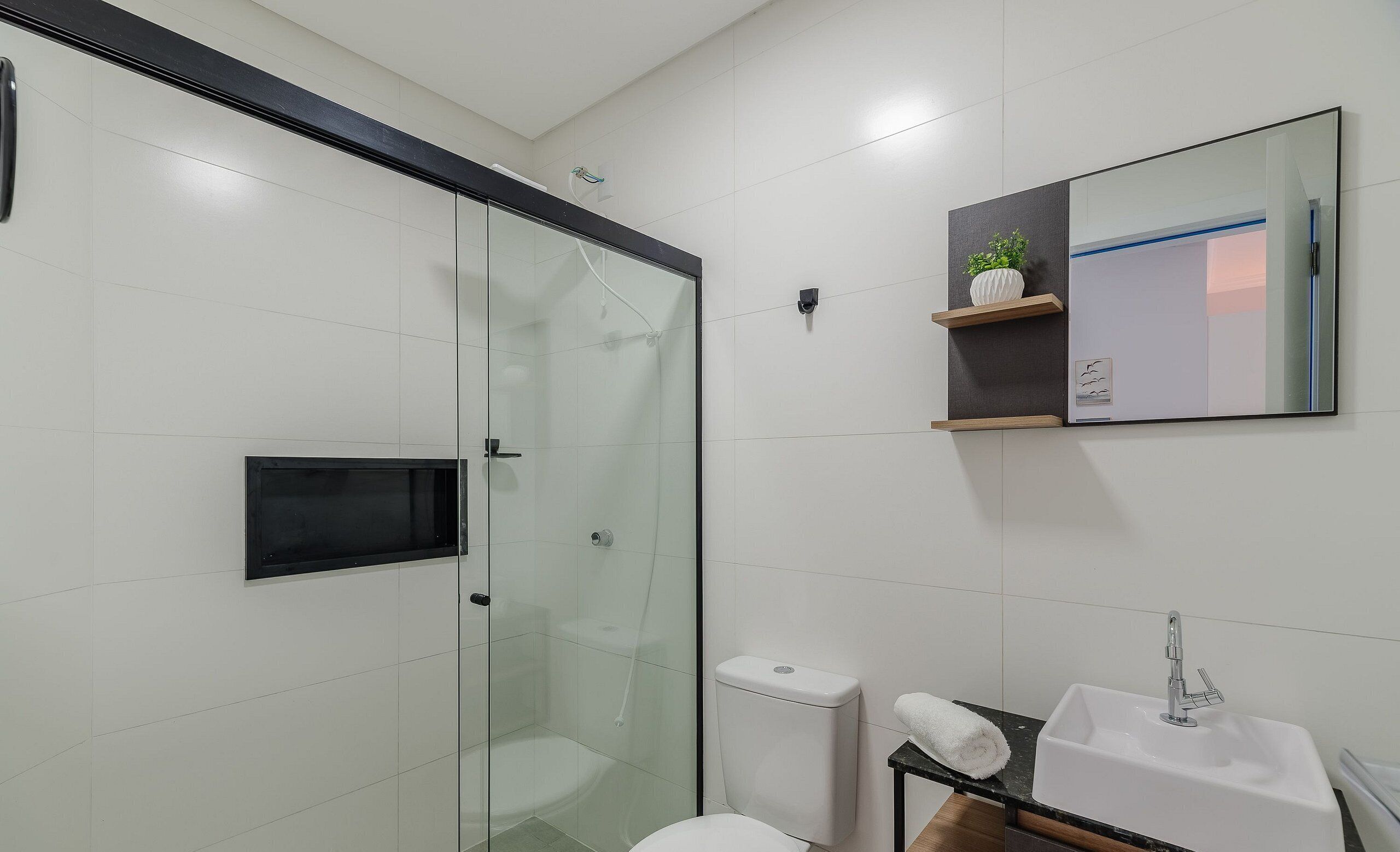 Basic Apartment | Bathroom