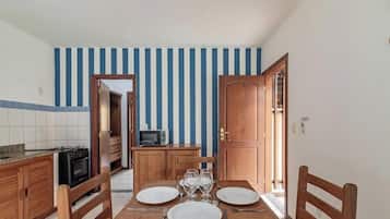 Basic Apartment | Dining