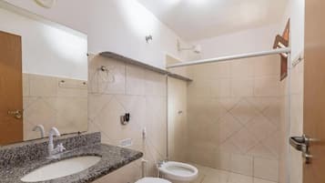 Basic Apartment | Bathroom | Shower