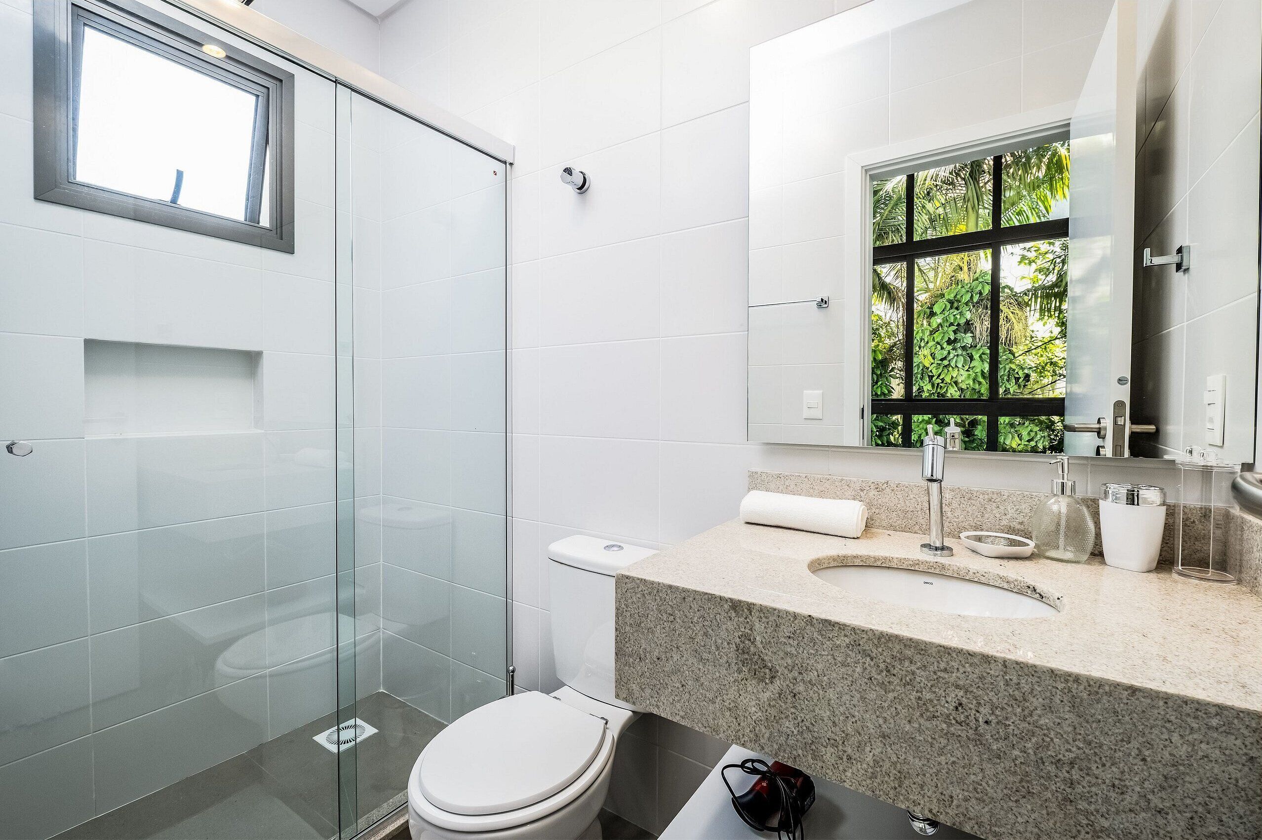 Basic Apartment | Bathroom