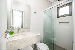 Basic-Apartment | Badezimmer | Dusche