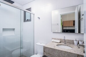 Bathroom - Decorated Studio 750m From Canas Beach Tps205 (Florianópolis)