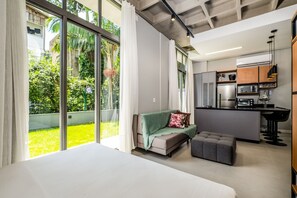 1 bedroom, WiFi (free) - Modern Loft Garden 750m From Canas Beach Tps106 (Florianópolis)
