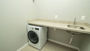 Basic Apartment | Interior