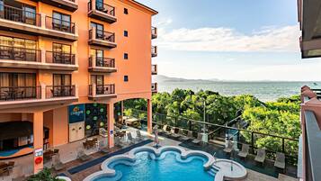Basic Apartment | Pool