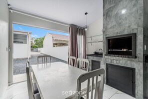 Dining - 2BR House w/ BBQ 270m From Beach Ruc0001 (Bombinhas)