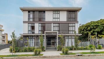 Basic Apartment | Exterior
