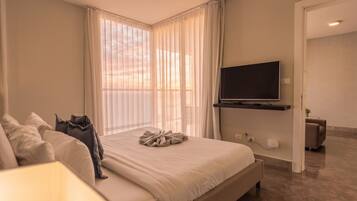 Cortinas blackout, tabla de planchar con plancha y wifi gratis