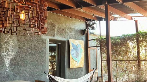 Outdoor dining - Bohemio Rebel: Sauna, Pickleball + Walkable Marfa (Marfa)