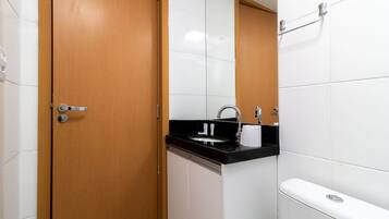 Basic-Apartment | Badezimmer | Dusche